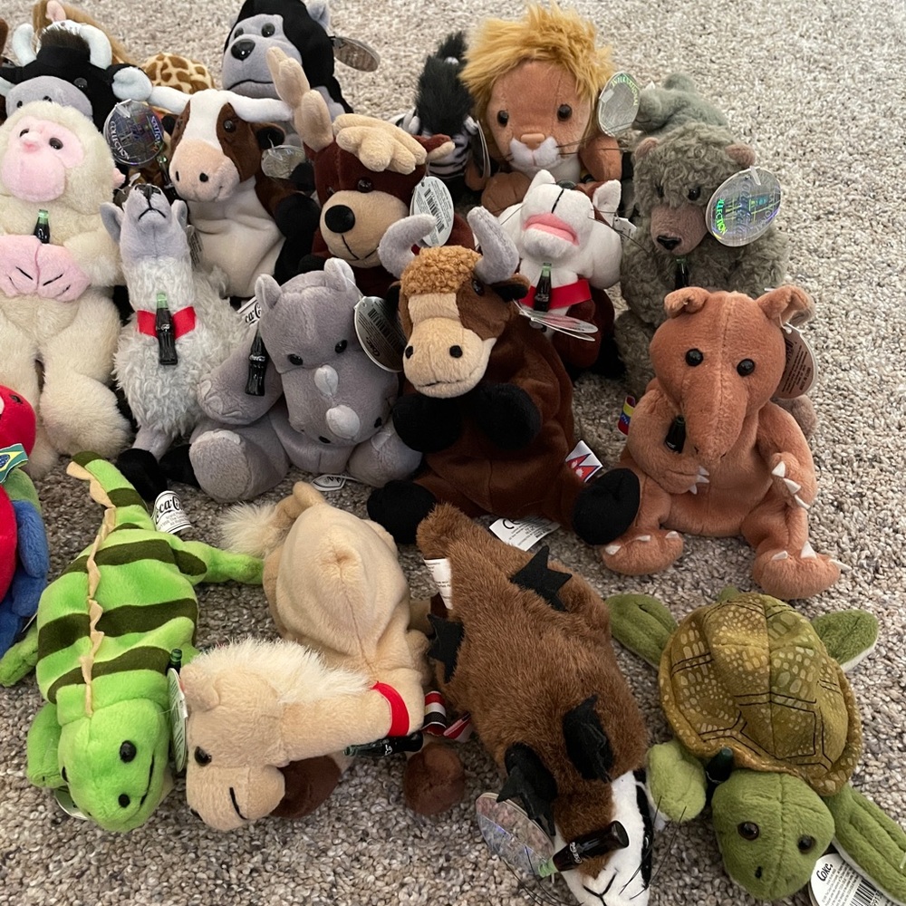31 Coca Cola Beanie babies